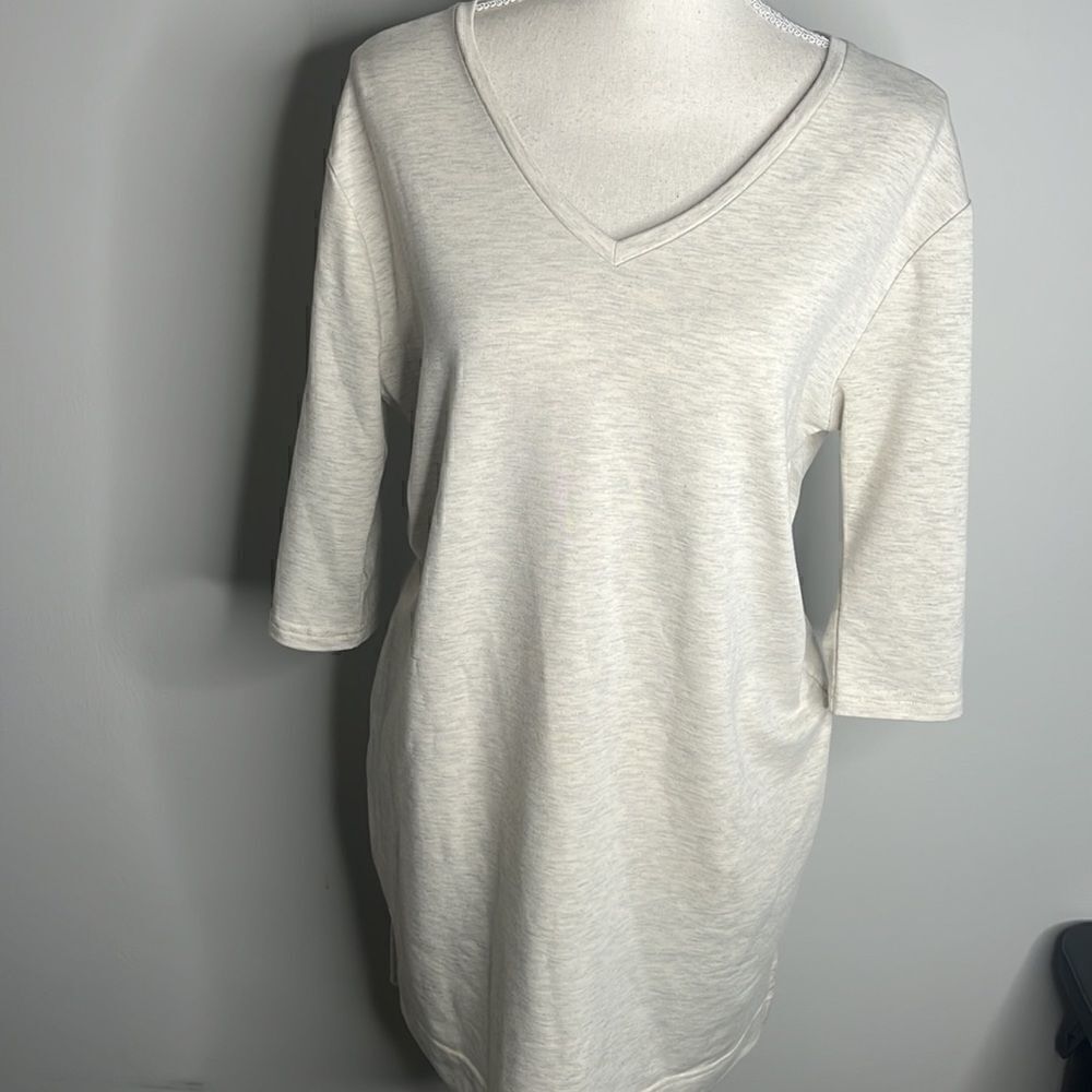 Womenโs Tart Size SmallโCream LongsleeveโTop